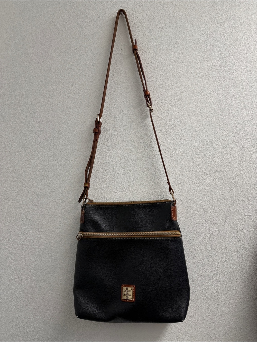 Dooney & Bourke vintage y2k Black Crossbody with Brown leather trim and Strap